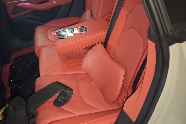 Used Xiaomi Auto SU7 2024 Four-Wheel Drive Ultra-Long Range Advanced Intelligent Driving Max Edition Left Rear Seat