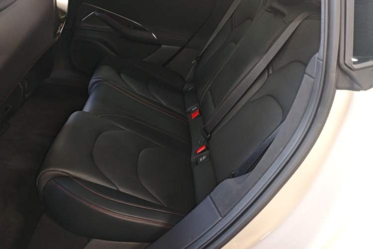 Used Xiaomi Auto SU7 2024 Rear-Drive Ultra-Long Range Advanced Pro-Level Intelligent Driving Version Left Rear Seat