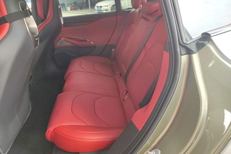 Used Xiaomi Auto SU7 2024 Rear-Drive Ultra-Long Range Advanced Pro-Level Intelligent Driving Version Left Rear Seat