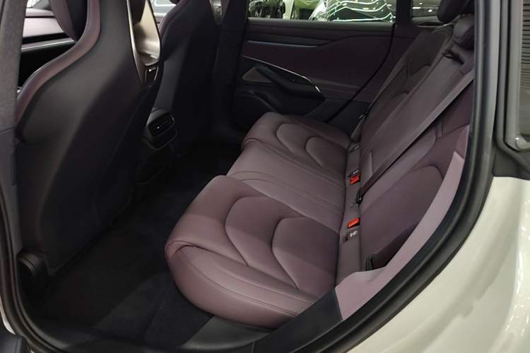 Used Xiaomi Auto SU7 2024 Rear-Drive Long-Range Intelligent Driving Version Left Rear Seat