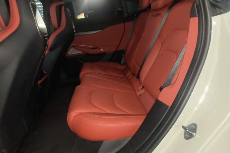 Used Xiaomi Auto SU7 2024 Rear-Drive Ultra-Long Range Advanced Pro-Level Intelligent Driving Version Left Rear Seat
