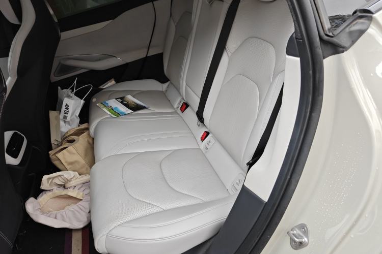 Used Xiaomi Auto SU7 2024 Rear-Drive Ultra-Long Range Advanced Pro-Level Intelligent Driving Version Left Rear Seat