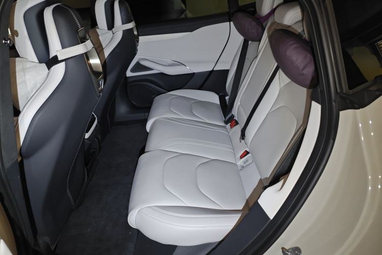 Used Xiaomi Auto SU7 2024 Four-Wheel Drive Ultra-Long Range Advanced Intelligent Driving Max Edition Left Rear Seat