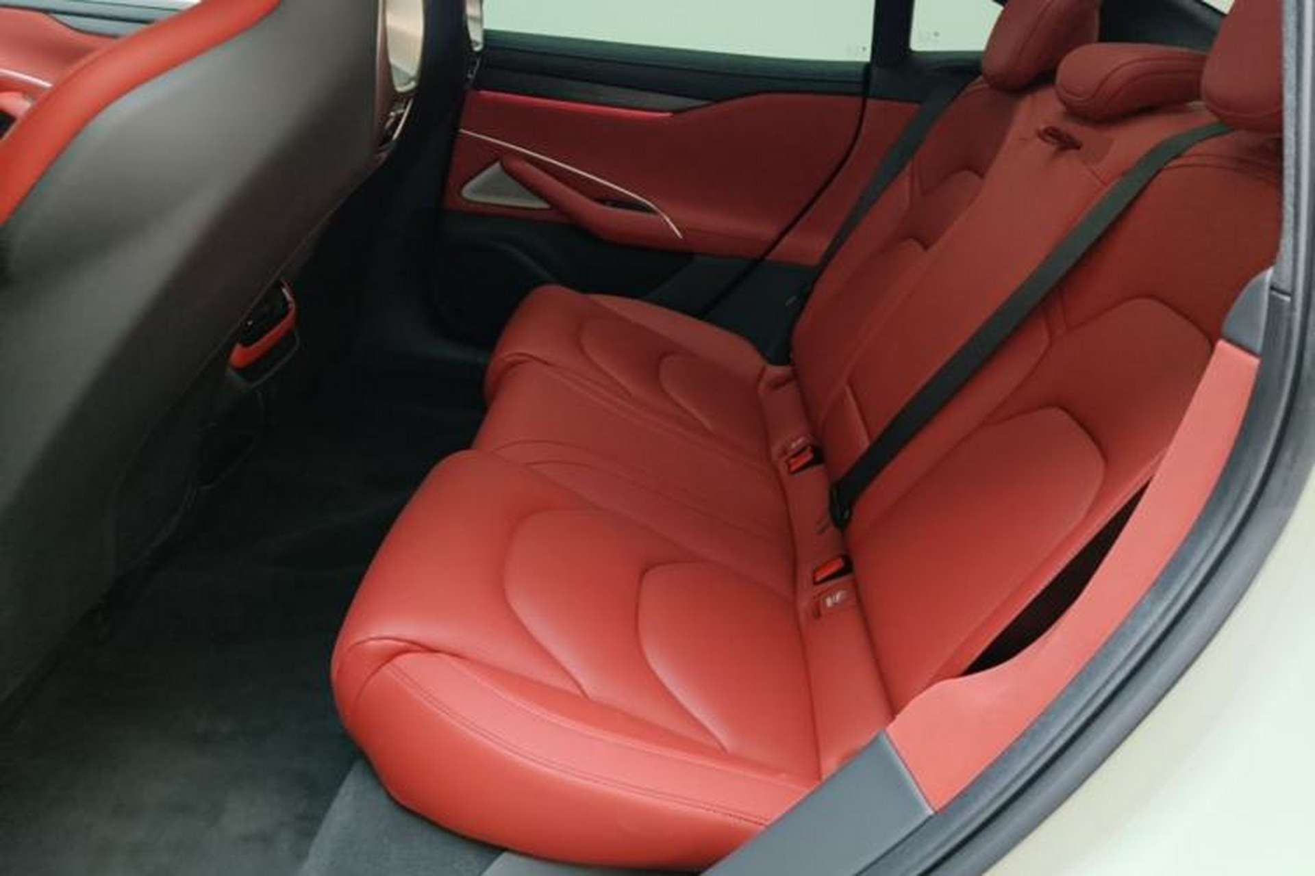Used Xiaomi Auto SU7 2024 Rear-Drive Long-Range Intelligent Driving Version Left Rear Seat