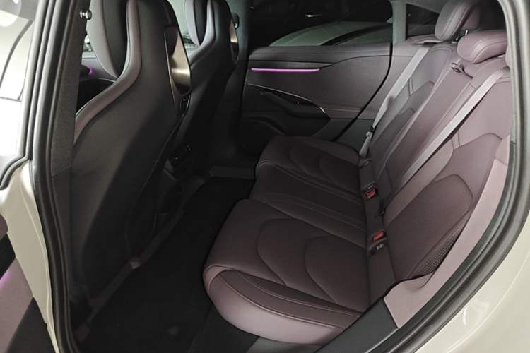 Used Xiaomi Auto SU7 2024 Rear-Drive Long-Range Intelligent Driving Version Left Rear Seat