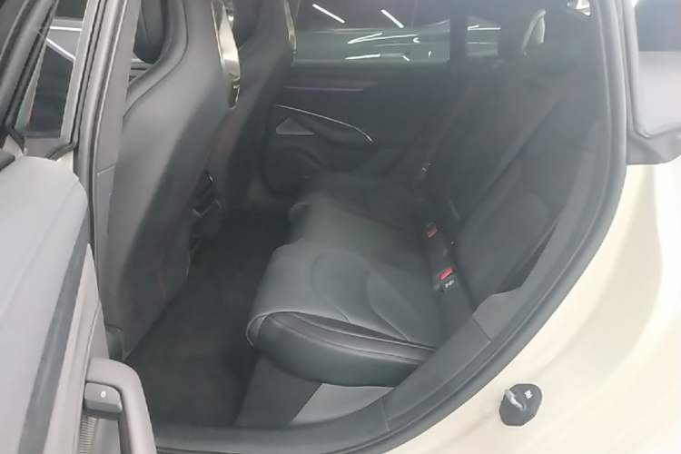 Used Xiaomi Auto SU7 2024 Four-Wheel Drive Ultra-Long Range Advanced Intelligent Driving Max Edition Left Rear Seat