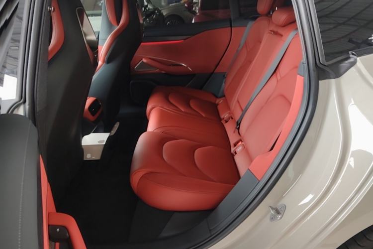 Used Xiaomi Auto SU7 2024 Rear-Drive Long-Range Intelligent Driving Version Left Rear Seat