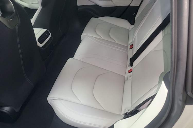 Used Xiaomi Auto SU7 2024 Rear-Drive Long-Range Intelligent Driving Version Left Rear Seat