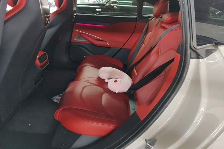 Used Xiaomi Auto SU7 2024 Rear-Drive Long-Range Intelligent Driving Version Left Rear Seat