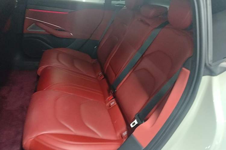 Used Xiaomi Auto SU7 2024 Four-Wheel Drive Ultra-Long Range Advanced Intelligent Driving Max Edition Left Rear Seat