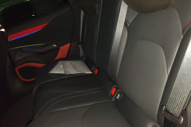 Used Xiaomi Auto SU7 2024 Four-Wheel Drive Ultra-Long Range Advanced Intelligent Driving Max Edition Left Rear Seat