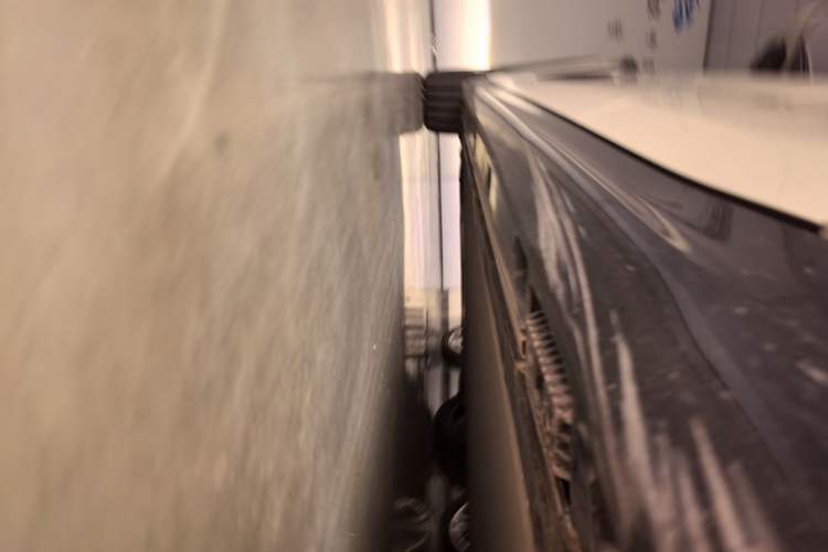 Used Xiaomi Auto SU7 2024 Rear-Drive Long-Range Intelligent Driving Version Left Side Sill