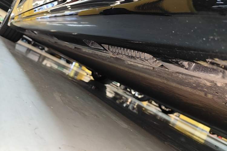 Used Xiaomi Auto SU7 2024 Four-Wheel Drive Ultra-Long Range Advanced Intelligent Driving Max Edition Left Side Sill