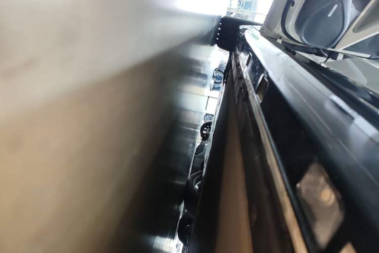 Used Xiaomi Auto SU7 2024 Four-Wheel Drive Ultra-Long Range Advanced Intelligent Driving Max Edition Left Side Sill