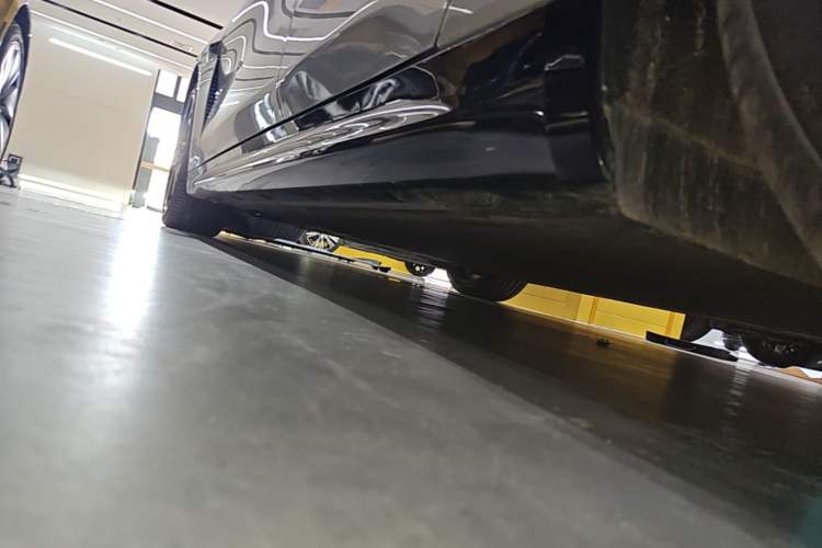 Used Xiaomi Auto SU7 2024 Rear-Drive Ultra-Long Range Advanced Pro-Level Intelligent Driving Version Left Side Sill