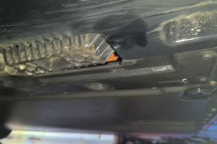 Used Xiaomi Auto SU7 2024 Rear-Drive Ultra-Long Range Advanced Pro-Level Intelligent Driving Version Left Side Sill