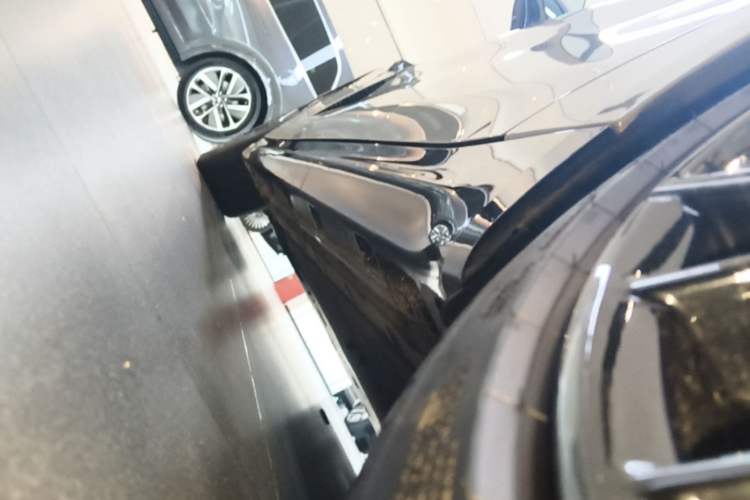 Used Xiaomi Auto SU7 2024 Four-Wheel Drive Ultra-Long Range Advanced Intelligent Driving Max Edition Left Side Sill