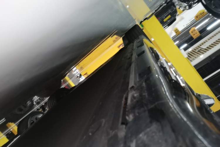 Used Xiaomi Auto SU7 2024 Rear-Drive Ultra-Long Range Advanced Pro-Level Intelligent Driving Version Left Side Sill