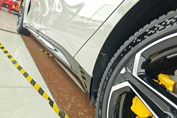 Used Xiaomi Auto SU7 2024 Four-Wheel Drive Ultra-Long Range Advanced Intelligent Driving Max Edition Left Side Sill
