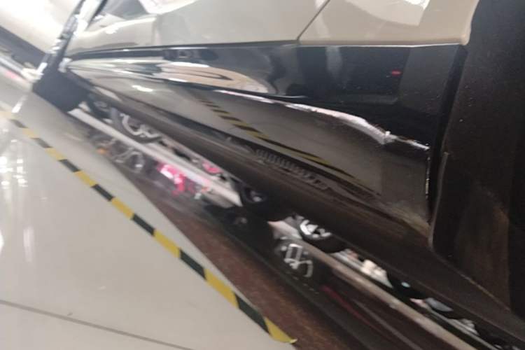 Used Xiaomi Auto SU7 2024 Four-Wheel Drive Ultra-Long Range Advanced Intelligent Driving Max Edition Left Side Sill