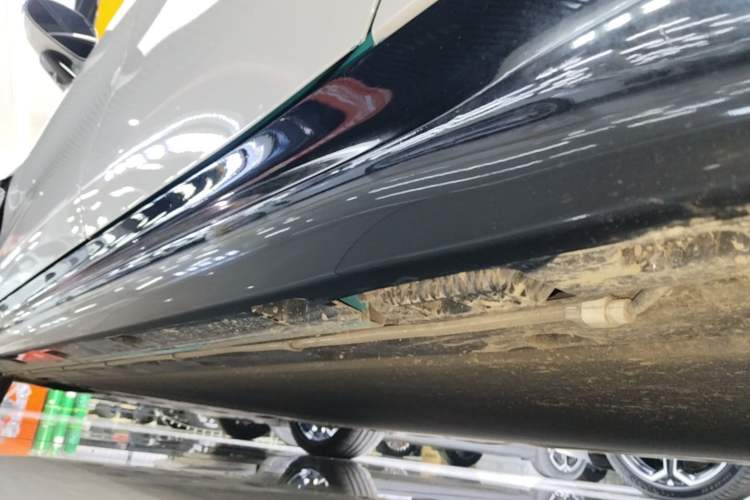 Used Xiaomi Auto SU7 2024 Four-Wheel Drive Ultra-Long Range Advanced Intelligent Driving Max Edition Left Side Sill