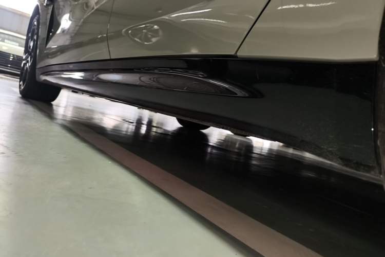 Used Xiaomi Auto SU7 2024 Rear-Drive Ultra-Long Range Advanced Pro-Level Intelligent Driving Version Left Side Sill