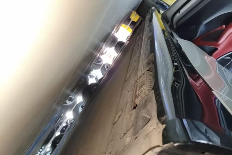 Used Xiaomi Auto SU7 2024 Four-Wheel Drive Ultra-Long Range Advanced Intelligent Driving Max Edition Left Side Sill