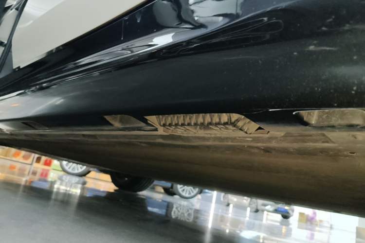 Used Xiaomi Auto SU7 2024 Rear-Drive Ultra-Long Range Advanced Pro-Level Intelligent Driving Version Left Side Sill
