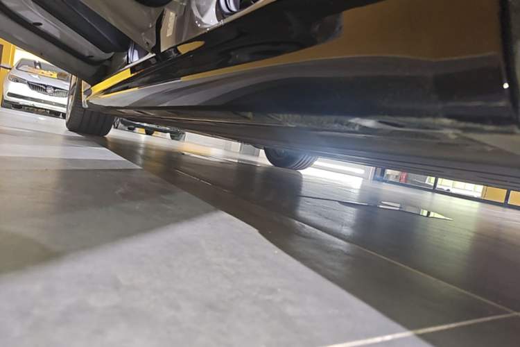 Used Xiaomi Auto SU7 2024 Rear-Drive Long-Range Intelligent Driving Version Left Side Sill