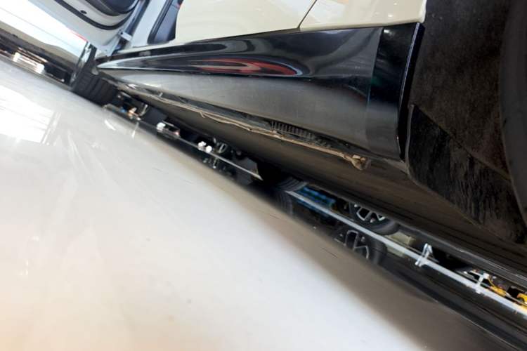 Used Xiaomi Auto SU7 2024 Rear-Drive Long-Range Intelligent Driving Version Left Side Sill