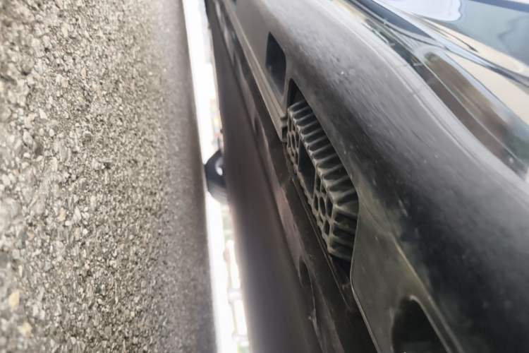 Used Xiaomi Auto SU7 2024 Four-Wheel Drive Ultra-Long Range Advanced Intelligent Driving Max Edition Left Side Sill