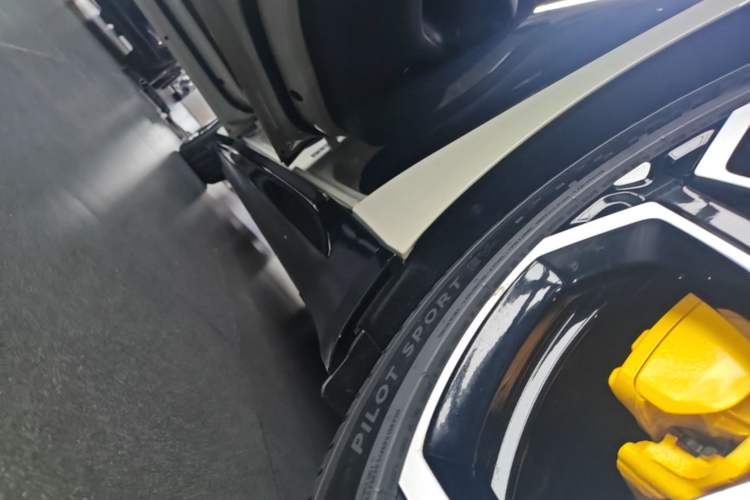 Used Xiaomi Auto SU7 2024 Four-Wheel-Drive Max Founder's Edition Left Side Sill