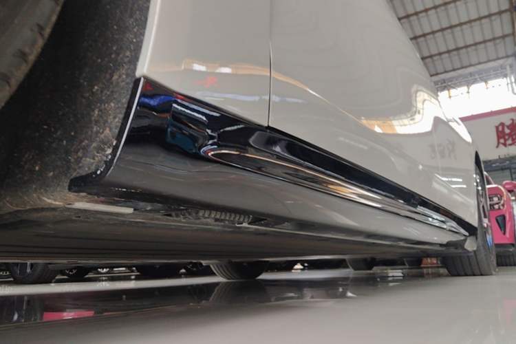 Used Xiaomi Auto SU7 2024 Rear-Drive Long-Range Intelligent Driving Version Left Side Sill