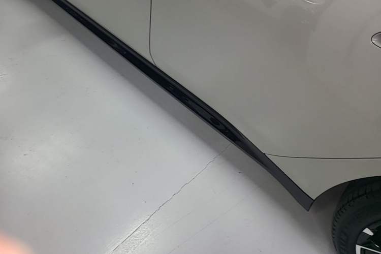 Used Xiaomi Auto SU7 2024 Rear-Drive Long-Range Intelligent Driving Version Left Side Sill