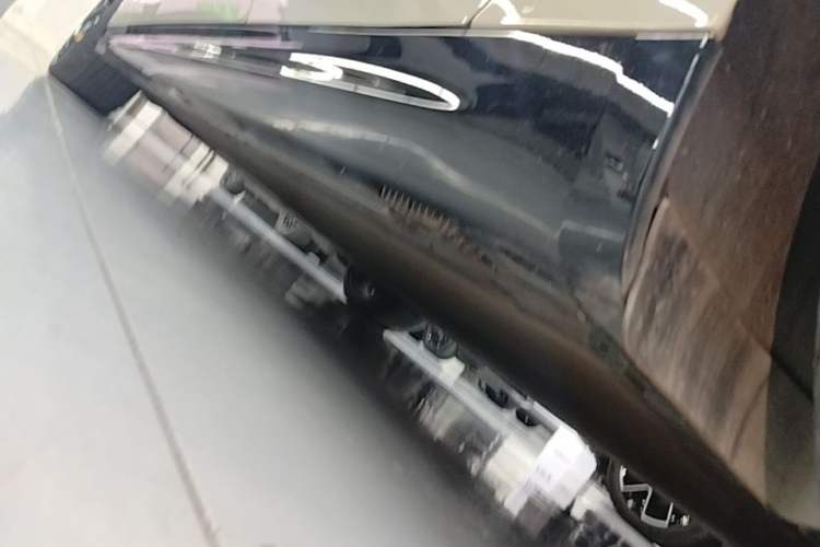 Used Xiaomi Auto SU7 2024 Four-Wheel Drive Ultra-Long Range Advanced Intelligent Driving Max Edition Left Side Sill