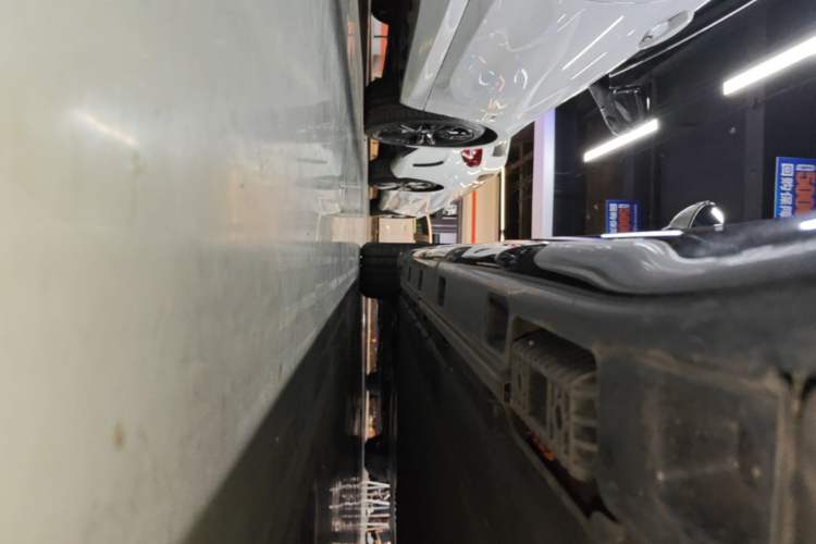 Used Xiaomi Auto SU7 2024 Rear-Drive Ultra-Long Range Advanced Pro-Level Intelligent Driving Version Left Side Sill