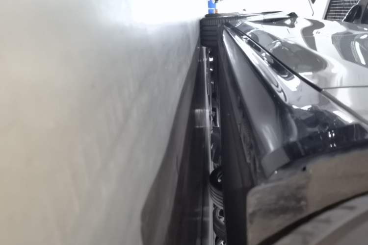 Used Xiaomi Auto SU7 2024 Four-Wheel Drive Ultra-Long Range Advanced Intelligent Driving Max Edition Left Side Sill