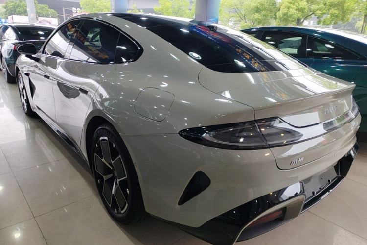 Used Xiaomi Auto SU7 2024 Rear-Drive Long-Range Intelligent Driving Version Rear Left 45 Deg