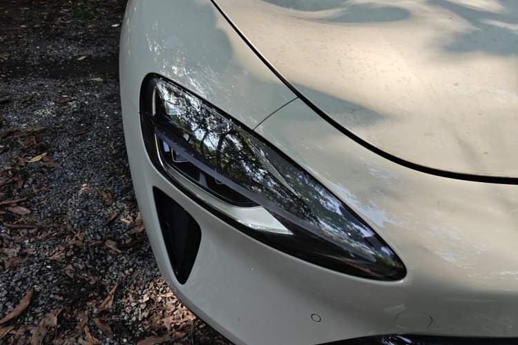 Used Xiaomi Auto SU7 2024 Rear-Drive Long-Range Intelligent Driving Version Right Front Headlight