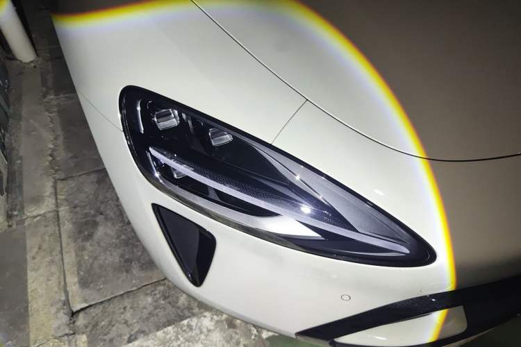 Used Xiaomi Auto SU7 2024 Rear-Drive Long-Range Intelligent Driving Version Right Front Headlight
