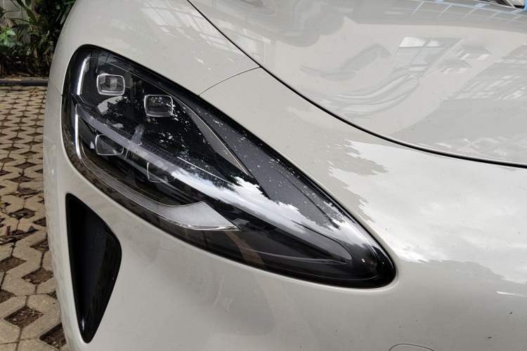 Used Xiaomi Auto SU7 2024 Rear-Drive Long-Range Intelligent Driving Version Right Front Headlight