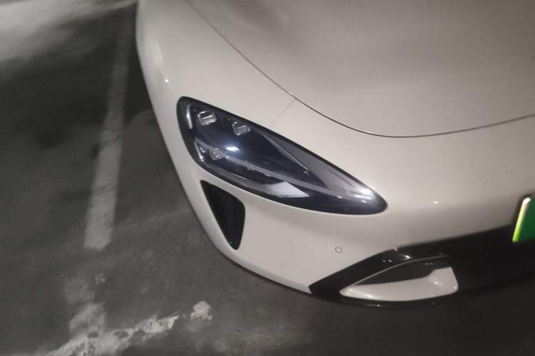 Used Xiaomi Auto SU7 2024 Four-Wheel Drive Ultra-Long Range Advanced Intelligent Driving Max Edition Right Front Headlight