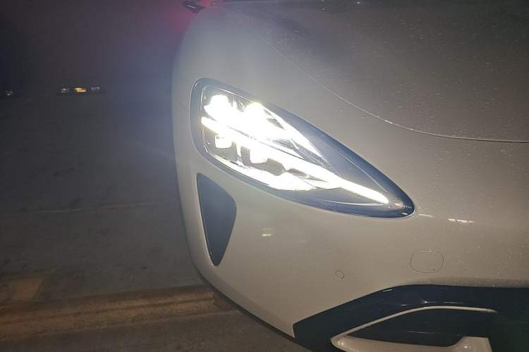 Used Xiaomi Auto SU7 2024 Rear-Drive Long-Range Intelligent Driving Version Right Front Headlight