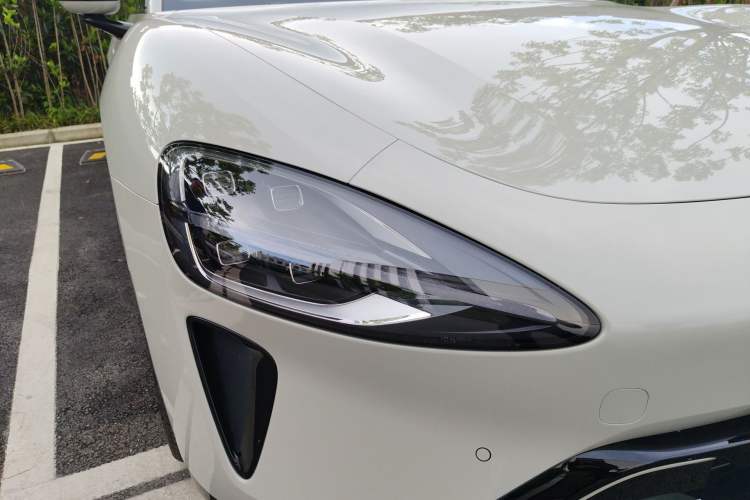Used Xiaomi Auto SU7 2024 Rear-Drive Long-Range Intelligent Driving Version Right Front Headlight