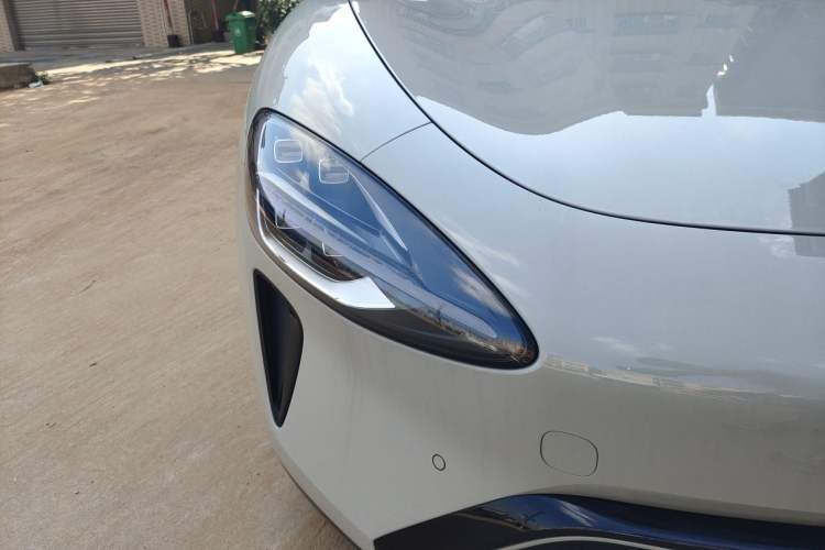 Used Xiaomi Auto SU7 2024 Four-Wheel Drive Ultra-Long Range Advanced Intelligent Driving Max Edition Right Front Headlight