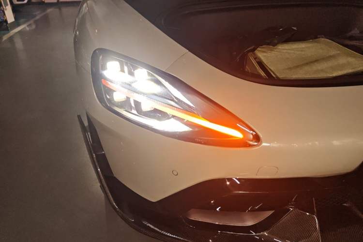Used Xiaomi Auto SU7 2024 Rear-Drive Ultra-Long Range Advanced Pro-Level Intelligent Driving Version Right Front Headlight