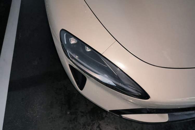 Used Xiaomi Auto SU7 2024 Rear-Drive Long-Range Intelligent Driving Version Right Front Headlight