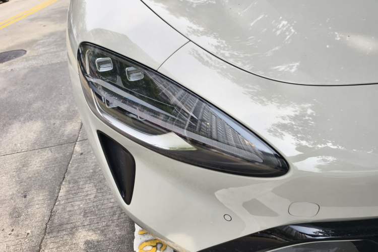 Used Xiaomi Auto SU7 2024 Four-Wheel Drive Ultra-Long Range Advanced Intelligent Driving Max Edition Right Front Headlight