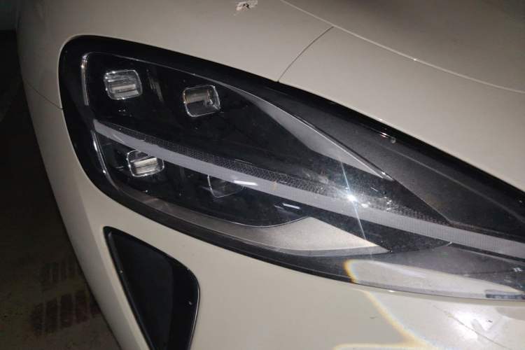 Used Xiaomi Auto SU7 2024 Rear-Drive Long-Range Intelligent Driving Version Right Front Headlight