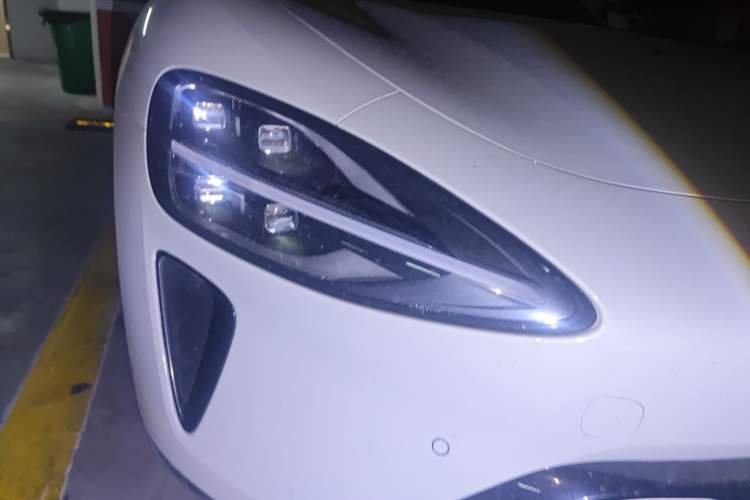 Used Xiaomi Auto SU7 2024 Rear-Drive Long-Range Intelligent Driving Version Right Front Headlight